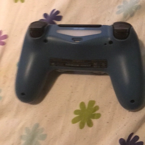 PS4 controller - Picture 2 of 2